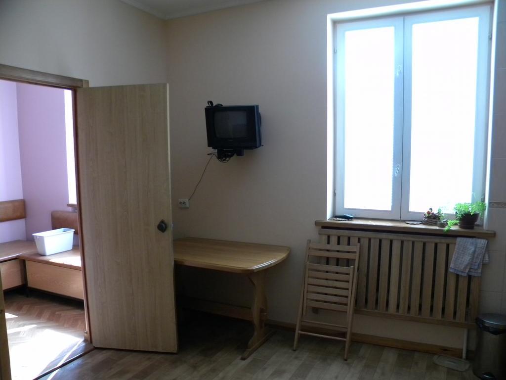 Guest House Dacha Kyiv Exterior photo